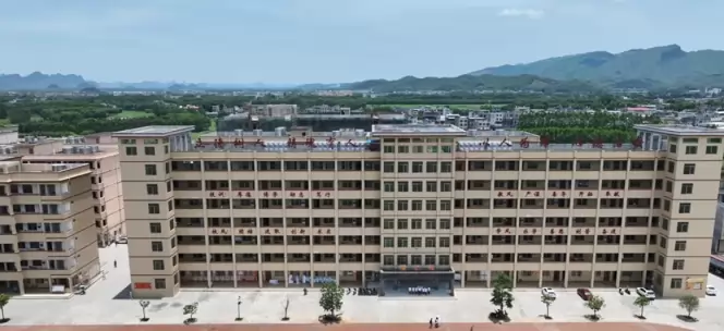 贵港市立德高级中学