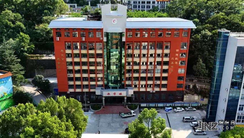 十堰市阳光实验中学