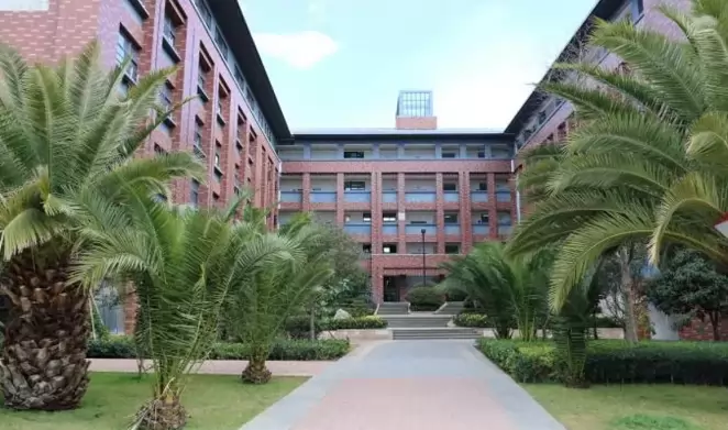 昆明市官渡区北京八十学校