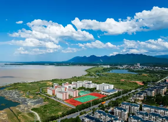 武宁尚美中学