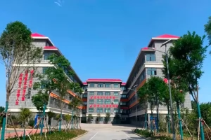 2025年南阳市卧龙区新时代精英学校招生简章(招生计划+收费标准)