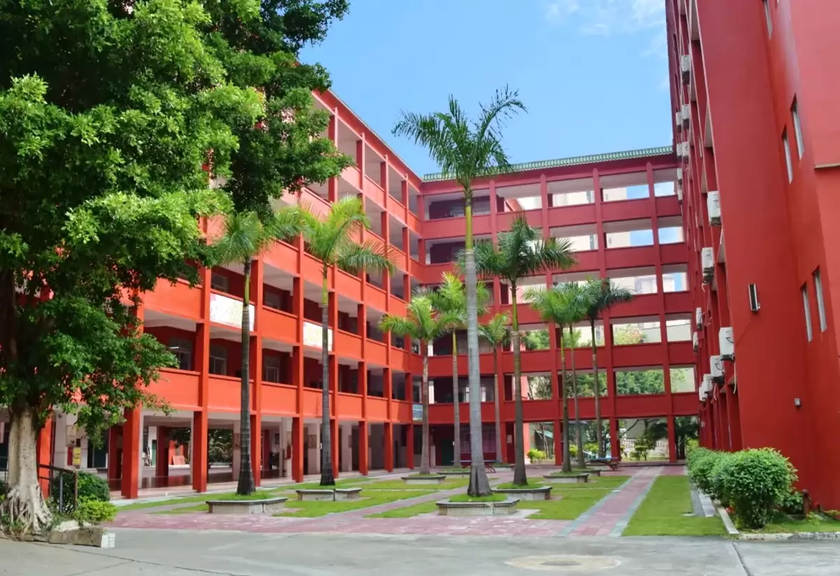 清远市清新区凤霞中学