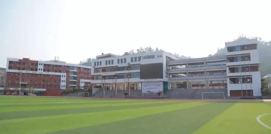 遵义市播州区新蓝学校3
