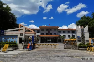 东莞市厚街卓恩小学收费标准(学费+伙食费+校车费)