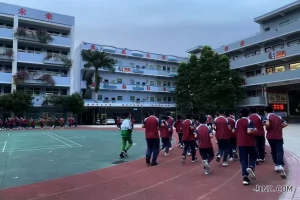 东莞市清溪银河学校收费标准(学费+住宿费+伙食费)