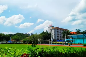 东莞市桥头华立学校收费标准(学费+住宿费+伙食费)