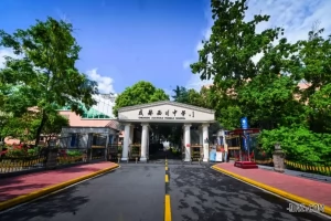 成都西川中学收费标准(学费+住宿费+伙食费)